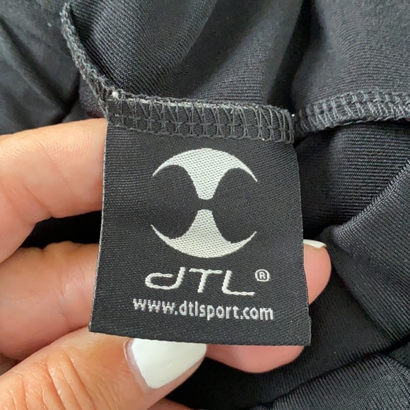 Black DTL Skort, size Medium/6 - Picture 4 of 7